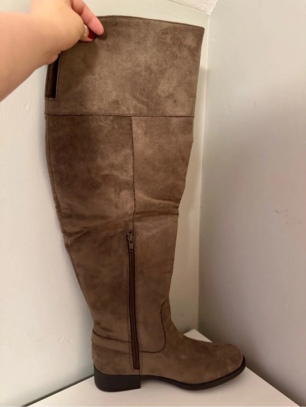 NIB American Rag Aadarra Truffle Taupe Over-The-Knee Wide Calf Boots Size 7M